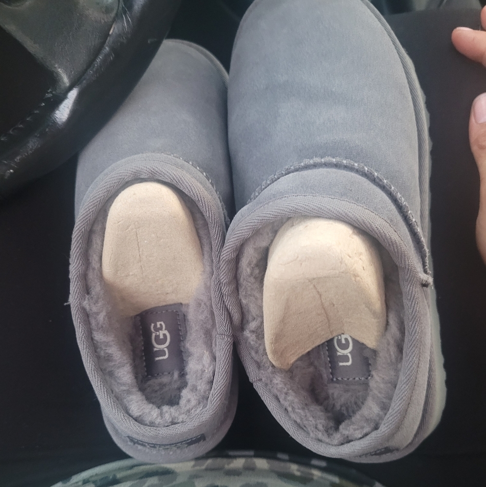 Uggs plush slipper boot